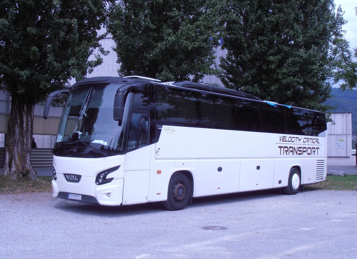 (277'983) - Aus Polen: Velocity Critical Transport, Rzeszw - RZ 8195S - VDL am 23. Juli 2025 in Thun, Lachenwiese