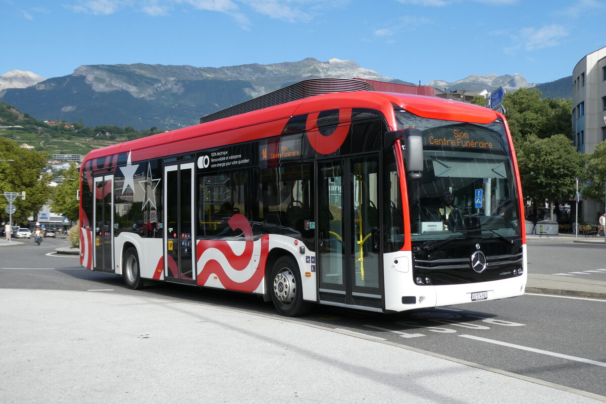 (278'516) - PostAuto Wallis - Nr. 153/VS 574'961/PID 12'153 - eMercedes am 5. August 2025 beim Bahnhof Sion