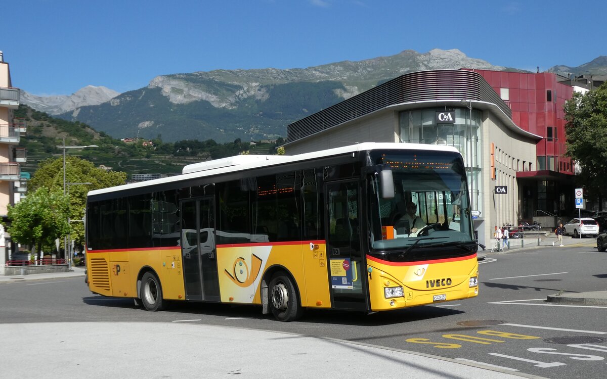 (278'522) - PostAuto Wallis - Nr. 1/VS 429'257/PID 10'064 - Iveco am 5. August 2025 beim Bahnhof Sion