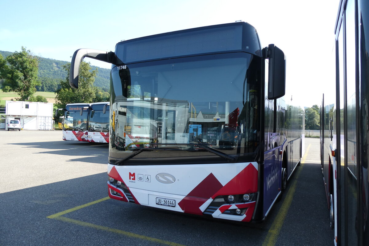 (278'695) - CarPostal Ouest - JU 36'144/PID 11'748 - Solaris am 9. August 2025 in Develier, Parkplatz