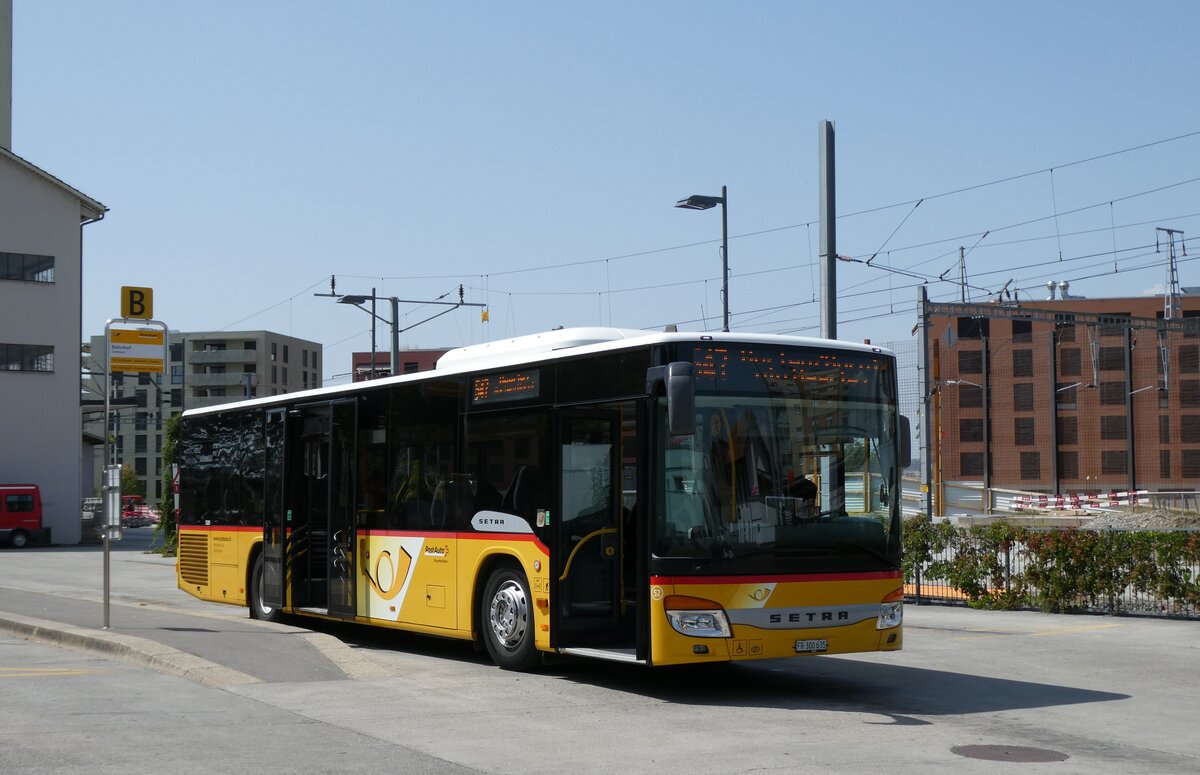 (278'888) - Wieland, Murten - Nr. 52/FR 300'635/PID 5205 - Setra am 15. August 2025 beim Bahnhof Ddingen