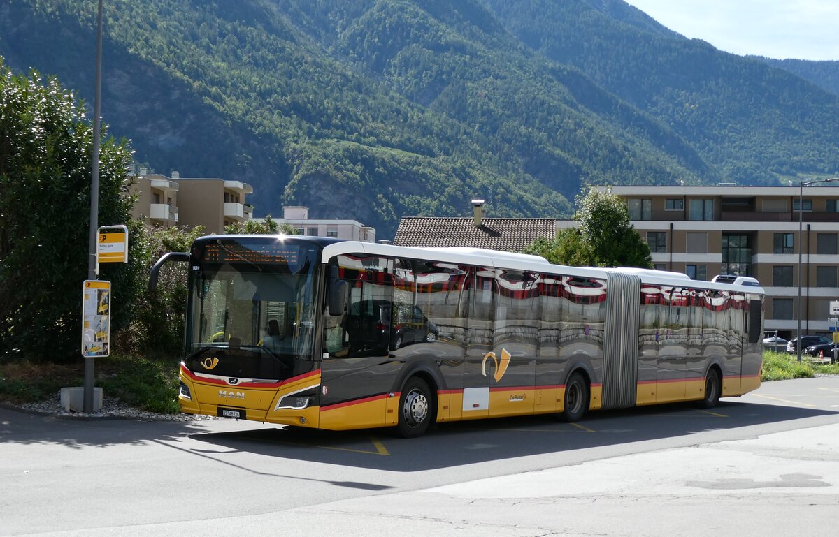 (279'966) - PostAuto Wallis - Nr. 86/VS 548'726/PID 11'889 - MAN am 6. September 2025 beim Bahnhof Riddes (279'966) - PostAuto Wallis - Nr. 86/VS 548'726/PID 11'889 - MAN am 6. September 2025 beim Bahnhof Riddes
