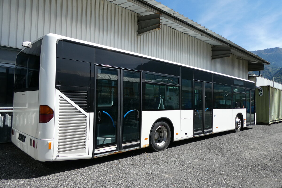(279'987) - Buchard, Leytron - Mercedes (ex LLB Susten) am 6. September 2025 in Leytron, Garage (279'987) - Buchard, Leytron - Mercedes (ex LLB Susten) am 6. September 2025 in Leytron, Garage