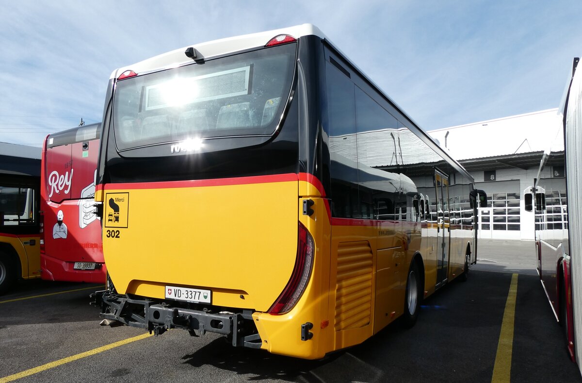 (280'017) - CarPostal Ouest - Nr. 302/VD 3377/PID 11'333 - Iveco (ex Faucherre, Moudon Nr. 302) am 6. September 2025 in Kerzers, Interbus (280'017) - CarPostal Ouest - Nr. 302/VD 3377/PID 11'333 - Iveco (ex Faucherre, Moudon Nr. 302) am 6. September 2025 in Kerzers, Interbus