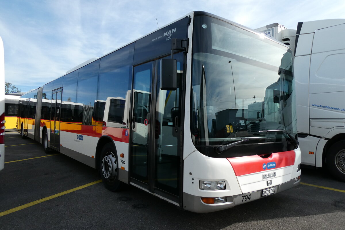 (280'020) - VBZ Zürich - Nr. 794/ZH 721'794 - MAN (ex St. Gallerbus, St. Gallen Nr. 294) am 6. September 2025 in Kerzers, Interbus (280'020) - VBZ Zürich - Nr. 794/ZH 721'794 - MAN (ex St. Gallerbus, St. Gallen Nr. 294) am 6. September 2025 in Kerzers, Interbus