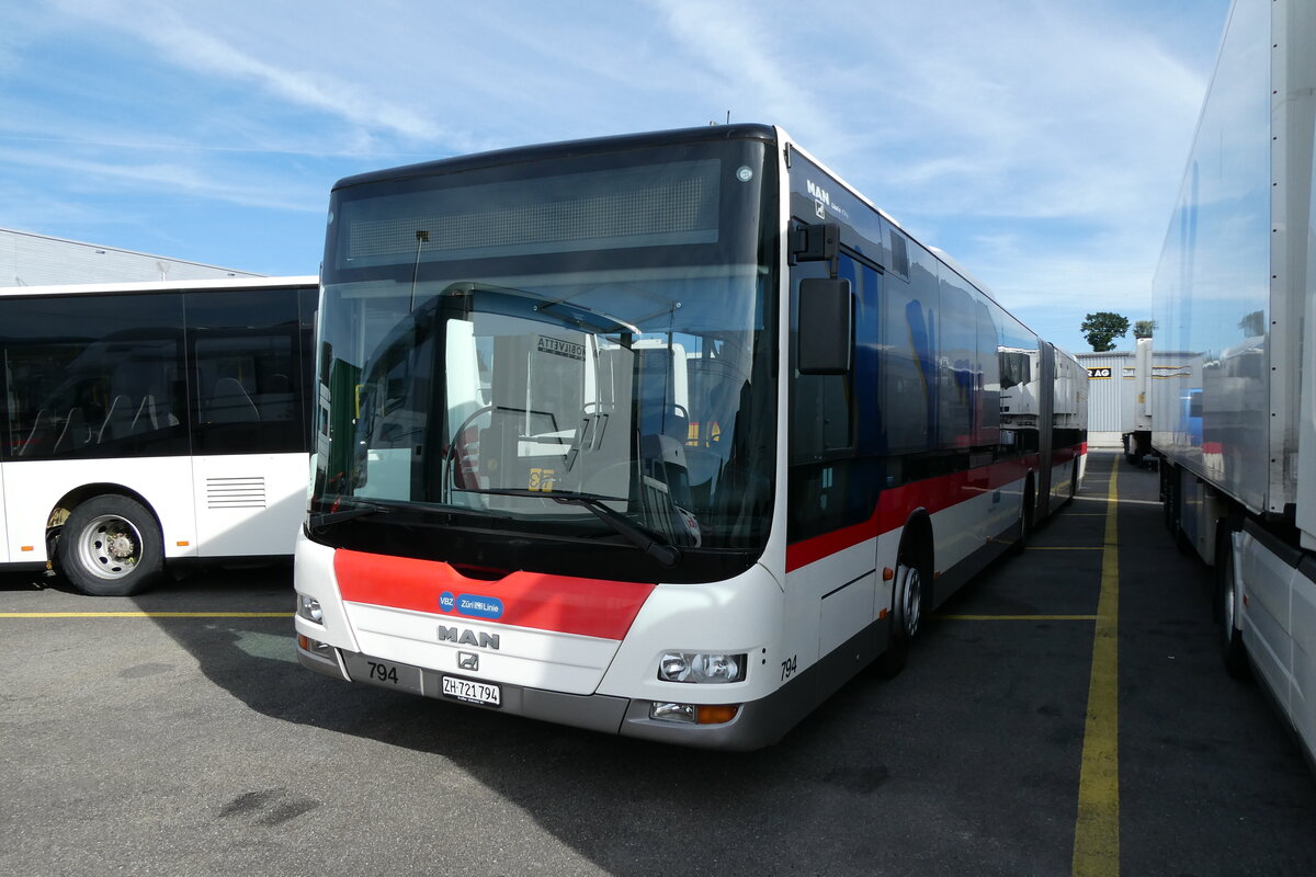 (280'021) - VBZ Zürich - Nr. 794/ZH 721'794 - MAN (ex St. Gallerbus, St. Gallen Nr. 294) am 6. September 2025 in Kerzers, Interbus (280'021) - VBZ Zürich - Nr. 794/ZH 721'794 - MAN (ex St. Gallerbus, St. Gallen Nr. 294) am 6. September 2025 in Kerzers, Interbus