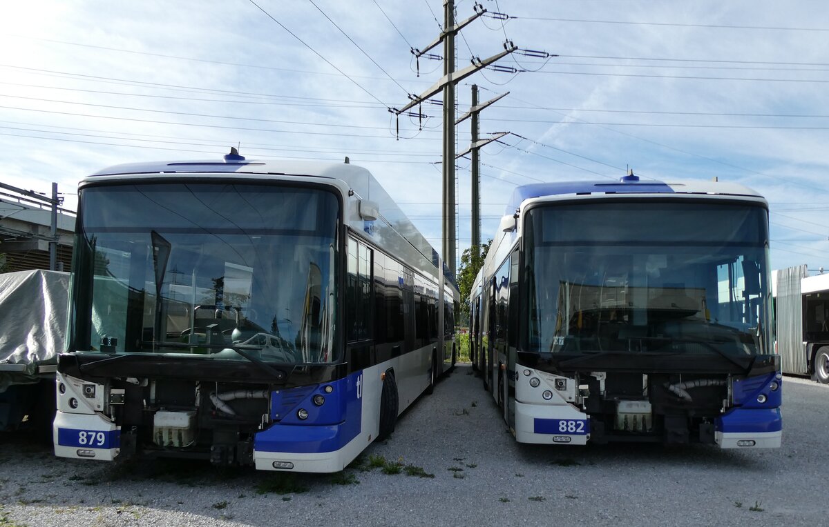 (280'032) - TL Lausanne - Nr. 879 + 882 - Hess/Hess Gelenkrolleybusse am 6. September 2025 in Kerzers, Interbus (280'032) - TL Lausanne - Nr. 879 + 882 - Hess/Hess Gelenkrolleybusse am 6. September 2025 in Kerzers, Interbus
