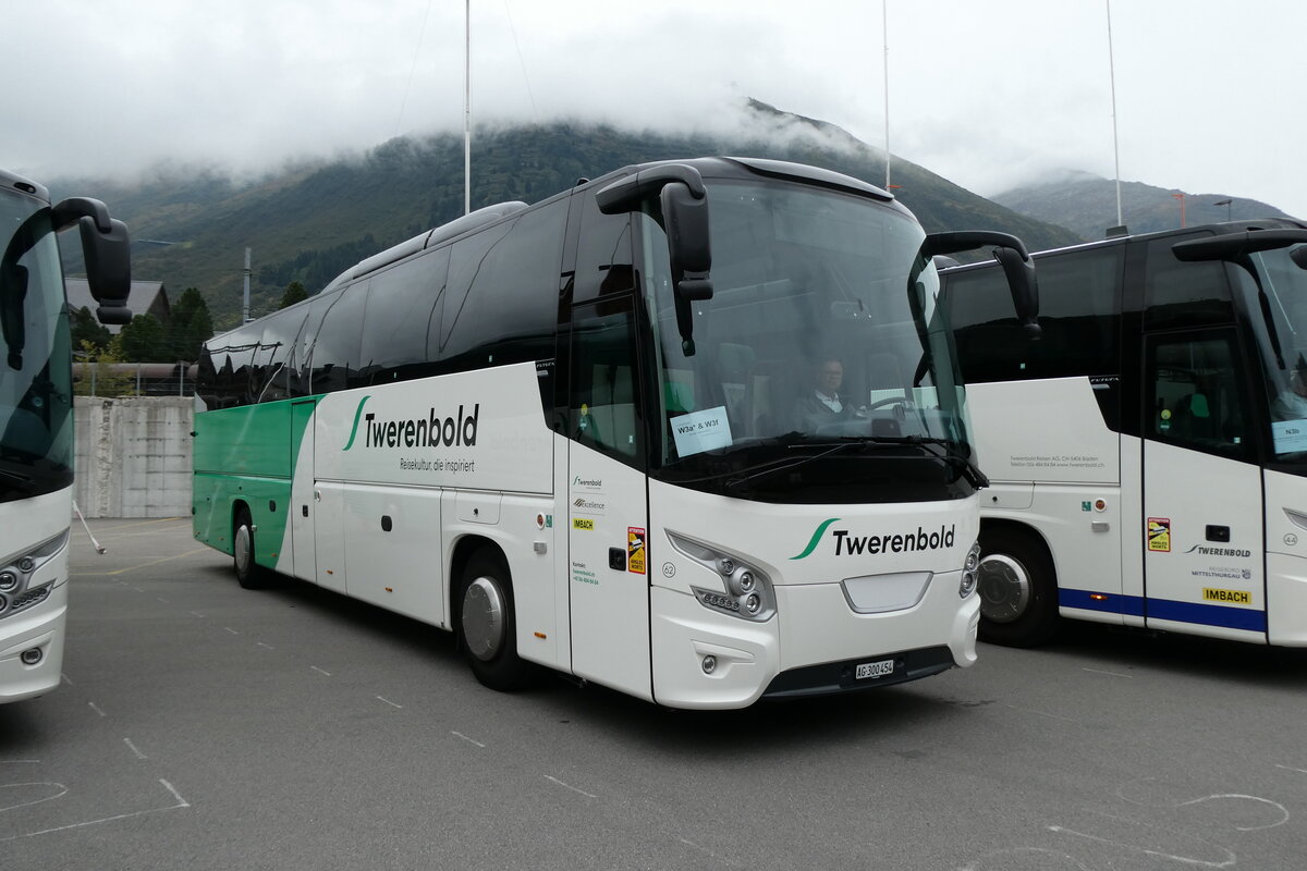(280'063) - Twerenbold, Baden - Nr. 62/AG 300'454 - VDL am 8. September 2025 in Andermatt, Bahnhofplatz (280'063) - Twerenbold, Baden - Nr. 62/AG 300'454 - VDL am 8. September 2025 in Andermatt, Bahnhofplatz