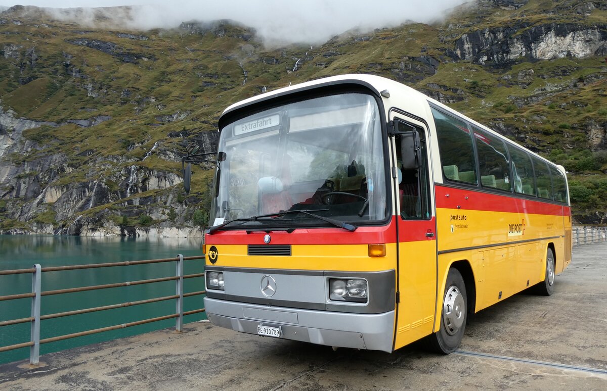 (280'148) - Buzzi, Bern - BE 910'789 - Mercedes (ex Mattli, Wassen/PID 2295) am 9. September 2025 in Zervreila, Staumauer (280'148) - Buzzi, Bern - BE 910'789 - Mercedes (ex Mattli, Wassen/PID 2295) am 9. September 2025 in Zervreila, Staumauer