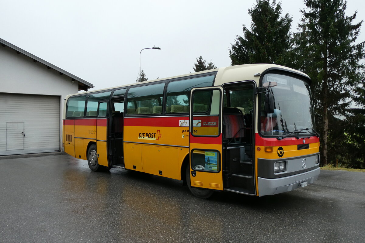 (280'240) - Buzzi, Bern - BE 910'789 - Mercedes (ex Mattli, Wassen/PID 2295) am 10. September 2025 in Disentis, Garage Bundi (280'240) - Buzzi, Bern - BE 910'789 - Mercedes (ex Mattli, Wassen/PID 2295) am 10. September 2025 in Disentis, Garage Bundi