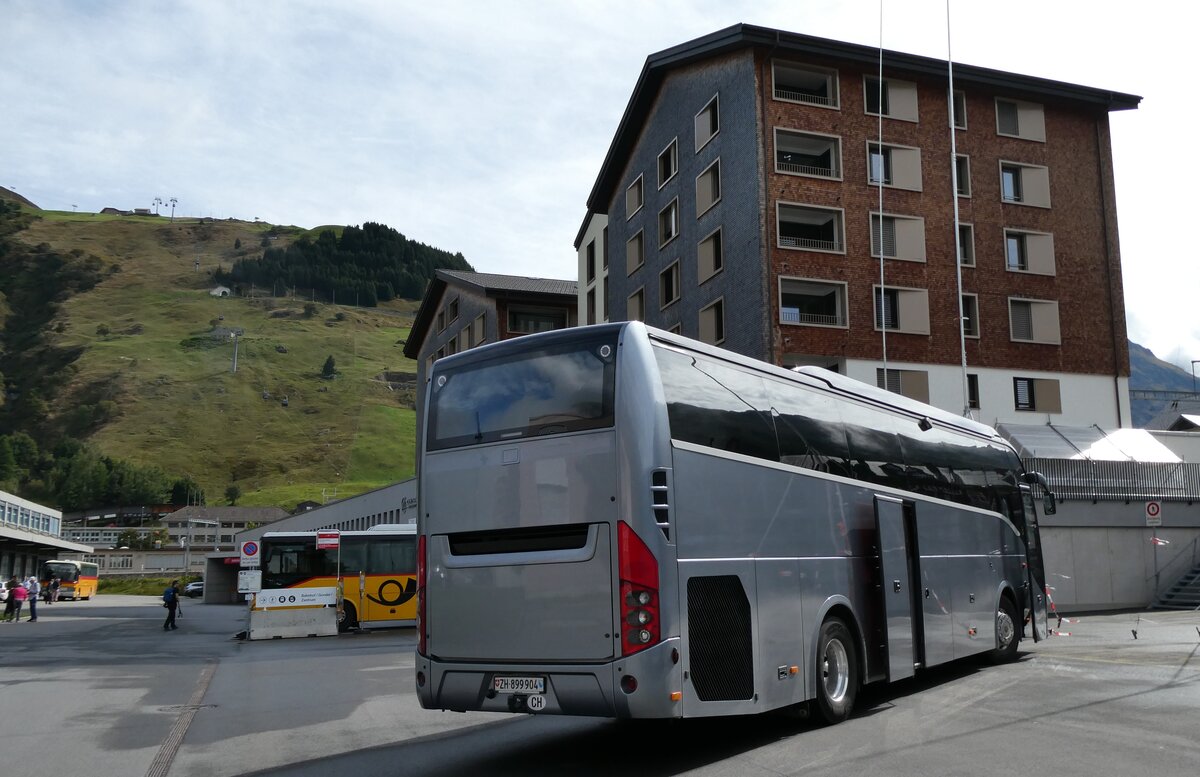 (280'253) - Jankovic, Adliswil - ZH 899'904 - Volvo am 10. September 2025 in Andermatt, Bahnhofplatz (280'253) - Jankovic, Adliswil - ZH 899'904 - Volvo am 10. September 2025 in Andermatt, Bahnhofplatz