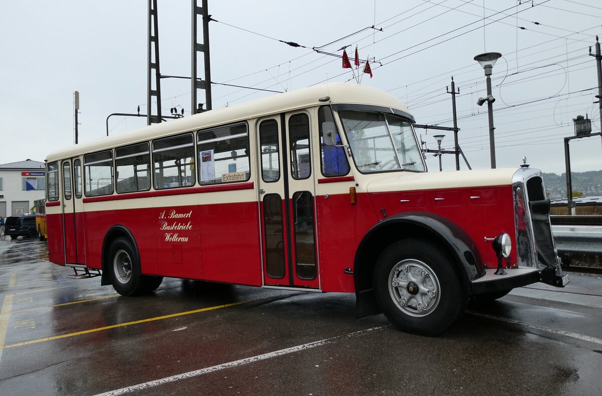 (280'678=  Bamert, Wollerau - SZ 200'094 - Berna/Tüscher (ex Blattmann, Wollerau) am 27. September 2025 beim Bahnhof Wädenswil (280'678=  Bamert, Wollerau - SZ 200'094 - Berna/Tüscher (ex Blattmann, Wollerau) am 27. September 2025 beim Bahnhof Wädenswil