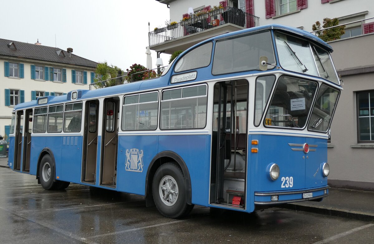 (280'681) - VBZ Zürich (FBW-Club) - Nr. 239/ZH 91'996 U - FBW/Tüscher Hochlenker (ex Kamm, Schlieren; ex VBZ Zürich Nr. 239; ex VBZ Zürich Nr. 219) am 27. September 2025 beim Bahnhof Wädenswil (280'681) - VBZ Zürich (FBW-Club) - Nr. 239/ZH 91'996 U - FBW/Tüscher Hochlenker (ex Kamm, Schlieren; ex VBZ Zürich Nr. 239; ex VBZ Zürich Nr. 219) am 27. September 2025 beim Bahnhof Wädenswil