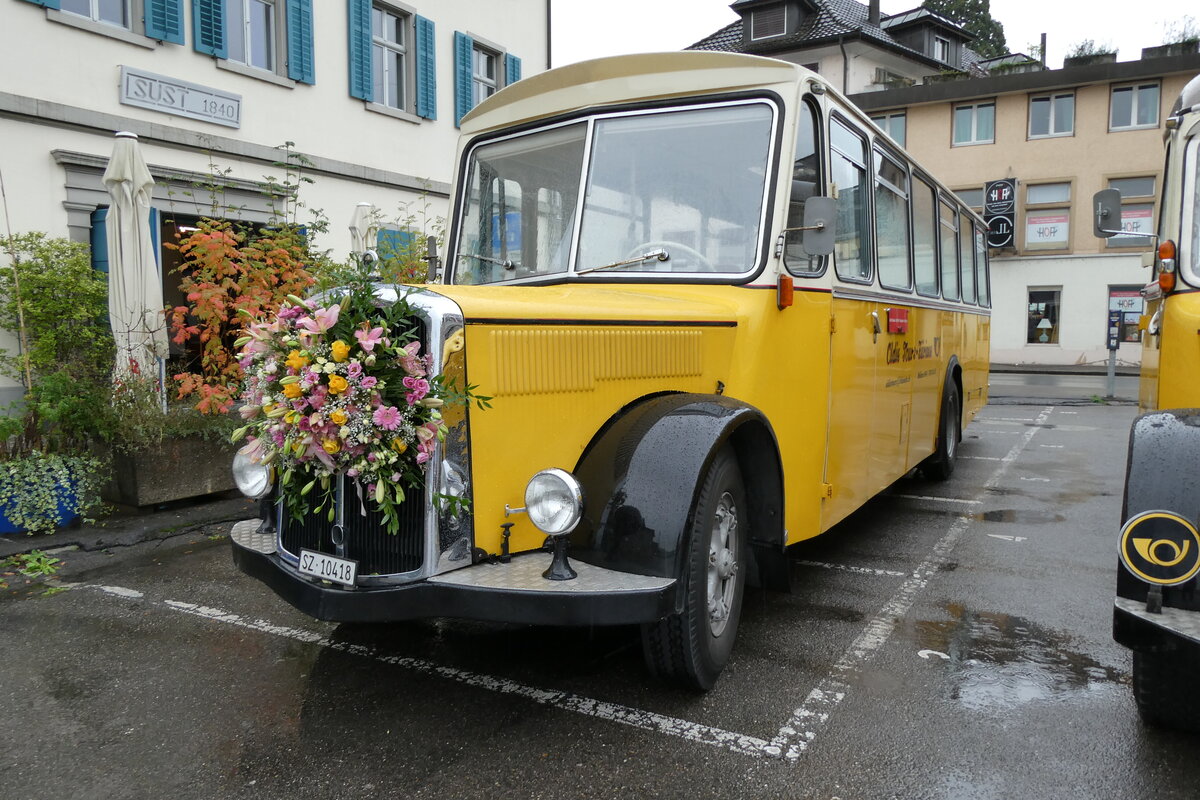 (280'689) - Oldie-Tours Zürisee, Wollerau - Nr. 2/SZ 10'418 - Saurer/R&J (ex Jaggi, Kippel Nr. 4) am 27. September 2025 beim Bahnhof Wädenswil (280'689) - Oldie-Tours Zürisee, Wollerau - Nr. 2/SZ 10'418 - Saurer/R&J (ex Jaggi, Kippel Nr. 4) am 27. September 2025 beim Bahnhof Wädenswil