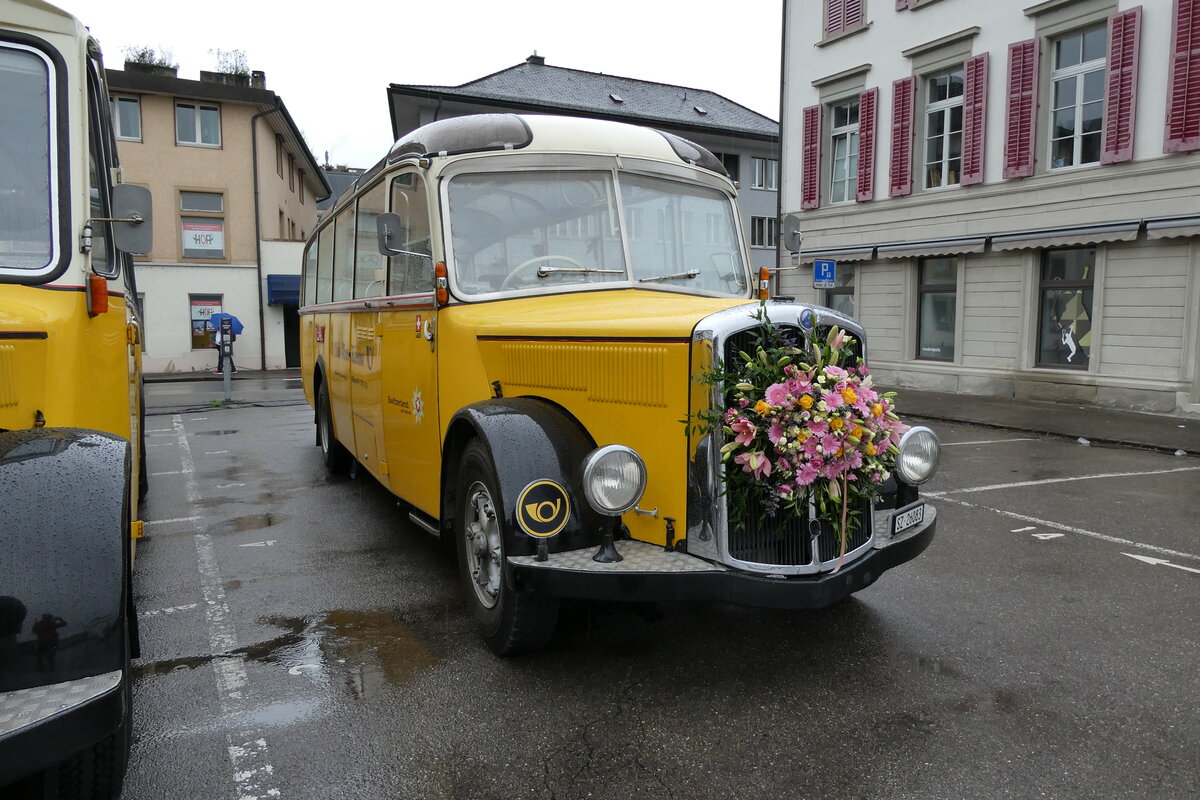 (280'690) - Oldie-Tours Zürisee, Wollerau - Nr. 1/SZ 26'083 - Saurer/R&J am 27. September 2025 beim Bahnhof Wädenswil (280'690) - Oldie-Tours Zürisee, Wollerau - Nr. 1/SZ 26'083 - Saurer/R&J am 27. September 2025 beim Bahnhof Wädenswil