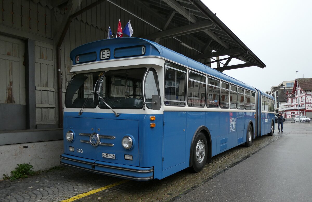 (280'694) - VBZ Zürich (TMZ) - Nr. 540/ZH 187'540 - Saurer/Saurer (ex Nr. 7540; ex Nr. 540) am 27. September 2025 beim Bahnhof Wädenswil (280'694) - VBZ Zürich (TMZ) - Nr. 540/ZH 187'540 - Saurer/Saurer (ex Nr. 7540; ex Nr. 540) am 27. September 2025 beim Bahnhof Wädenswil