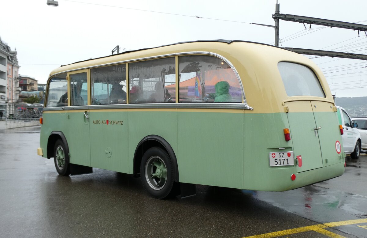 (280'701) - AAGS Schwyz - Nr. 1/SZ 5171 - Saurer/Geser (ex Nr. 9; ex Nr. 17; ex Nr. 9; ex Nr. 1) am 27. September 2025 beim Bahnhof Wädenswil (280'701) - AAGS Schwyz - Nr. 1/SZ 5171 - Saurer/Geser (ex Nr. 9; ex Nr. 17; ex Nr. 9; ex Nr. 1) am 27. September 2025 beim Bahnhof Wädenswil