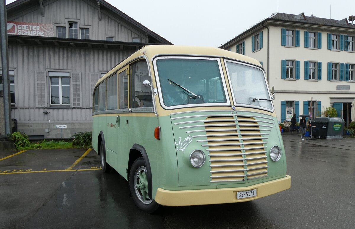 (280'702) - AAGS Schwyz - Nr. 1/SZ 5171 - Saurer/Geser (ex Nr. 9; ex Nr. 17; ex Nr. 9; ex Nr. 1) am 27. September 2025 beim Bahnhof Wädenswil (280'702) - AAGS Schwyz - Nr. 1/SZ 5171 - Saurer/Geser (ex Nr. 9; ex Nr. 17; ex Nr. 9; ex Nr. 1) am 27. September 2025 beim Bahnhof Wädenswil