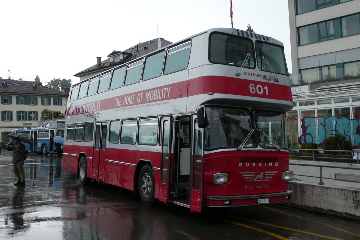 (280'742) - Motorworld, Kemptthal - Nr. 601/ZH 147'239 - Büssing (ex WV Winterthur Nr. 601; ex WV Winterthur Nr. 201; ex Amt für Luftfahrt, Zürich Nr. 47; ex Swissair, Zürich Nr. 23) am 27. September 2025 beim Bahnhof Wädenswil  (280'742) - Motorworld, Kemptthal - Nr. 601/ZH 147'239 - Büssing (ex WV Winterthur Nr. 601; ex WV Winterthur Nr. 201; ex Amt für Luftfahrt, Zürich Nr. 47; ex Swissair, Zürich Nr. 23) am 27. September 2025 beim Bahnhof Wädenswil