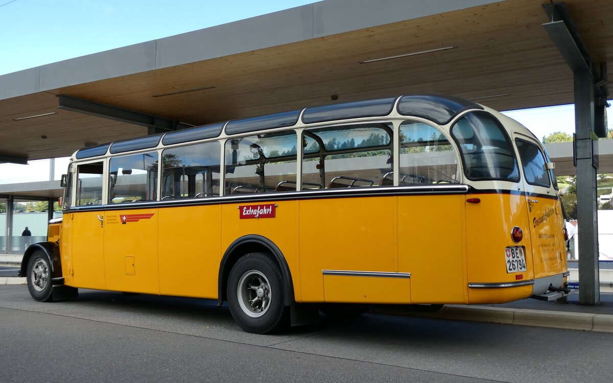 (280'961) - Stalder, Wyssachen - BE 26'794 - Saurer/R&J (ex Loosli, Wyssachen) am 4. Oktober 2025 beim Bahnhof Huttwil (280'961) - Stalder, Wyssachen - BE 26'794 - Saurer/R&J (ex Loosli, Wyssachen) am 4. Oktober 2025 beim Bahnhof Huttwil
