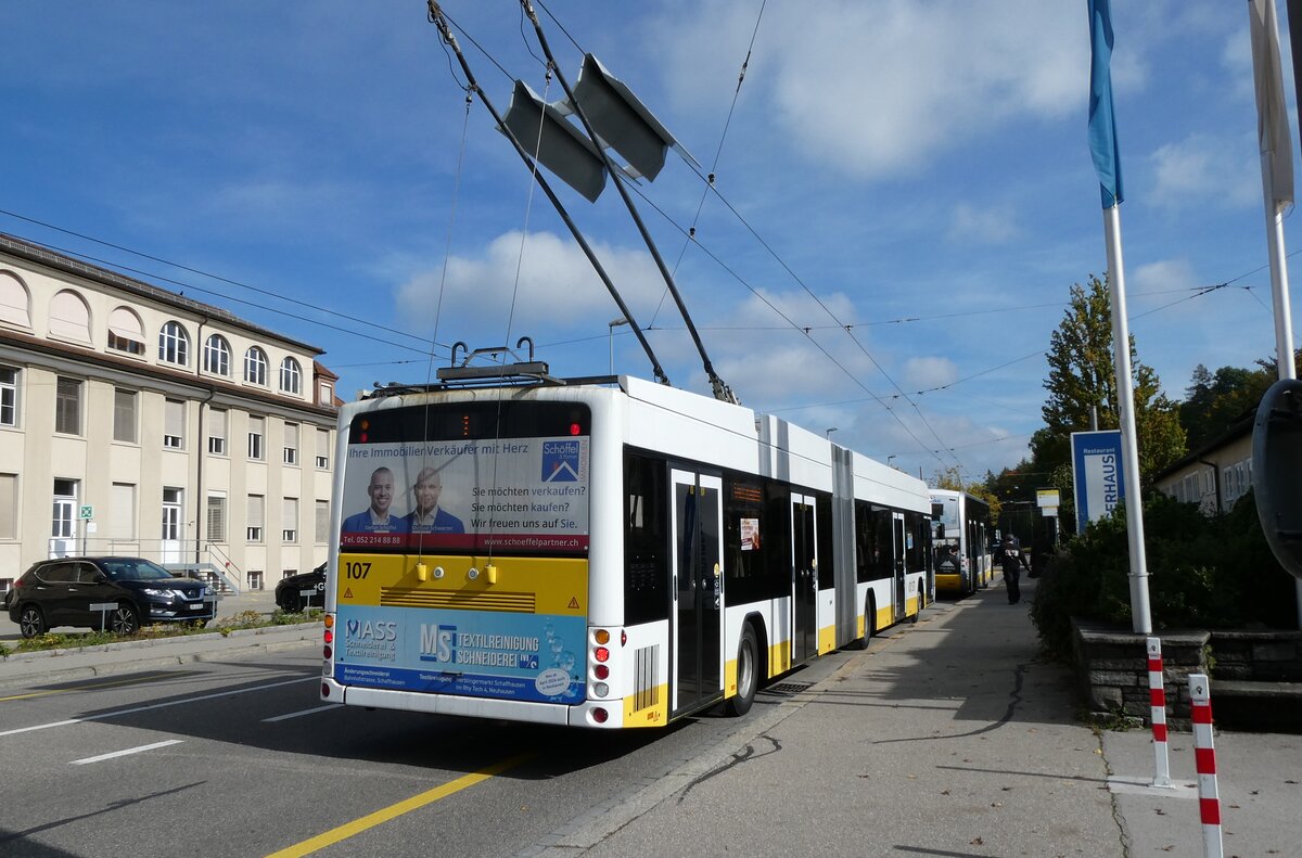 (281'122) - VBSH Schaffhausen - Nr. 107 - Hess/Hess Gelenktrolleybus am 10. Oktober 2025 in Schaffhausen, Ebnat