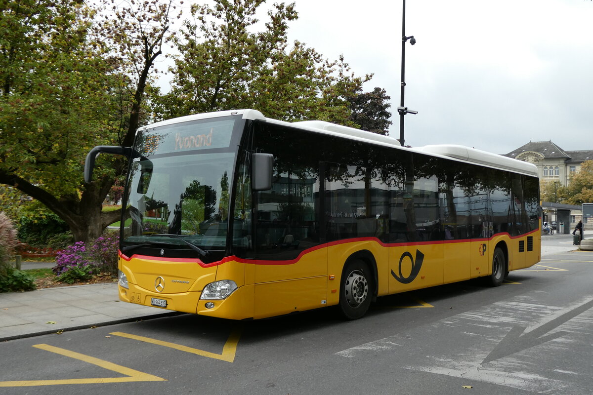 (281'206) - CarPostal Ouest - VD 464'835/PID 10'602 - Mercedes am 11. Oktober 2025 beim Bahnhof Yverdon