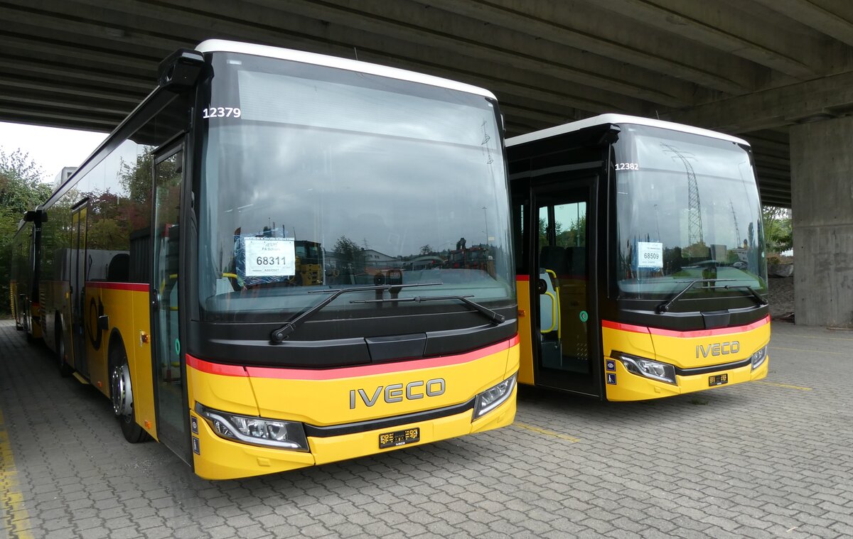 (281'278) - PostAuto Graubnden - PID 12'379 - Iveco am 11. Oktober 2025 in Kerzers, Murtenstrasse
