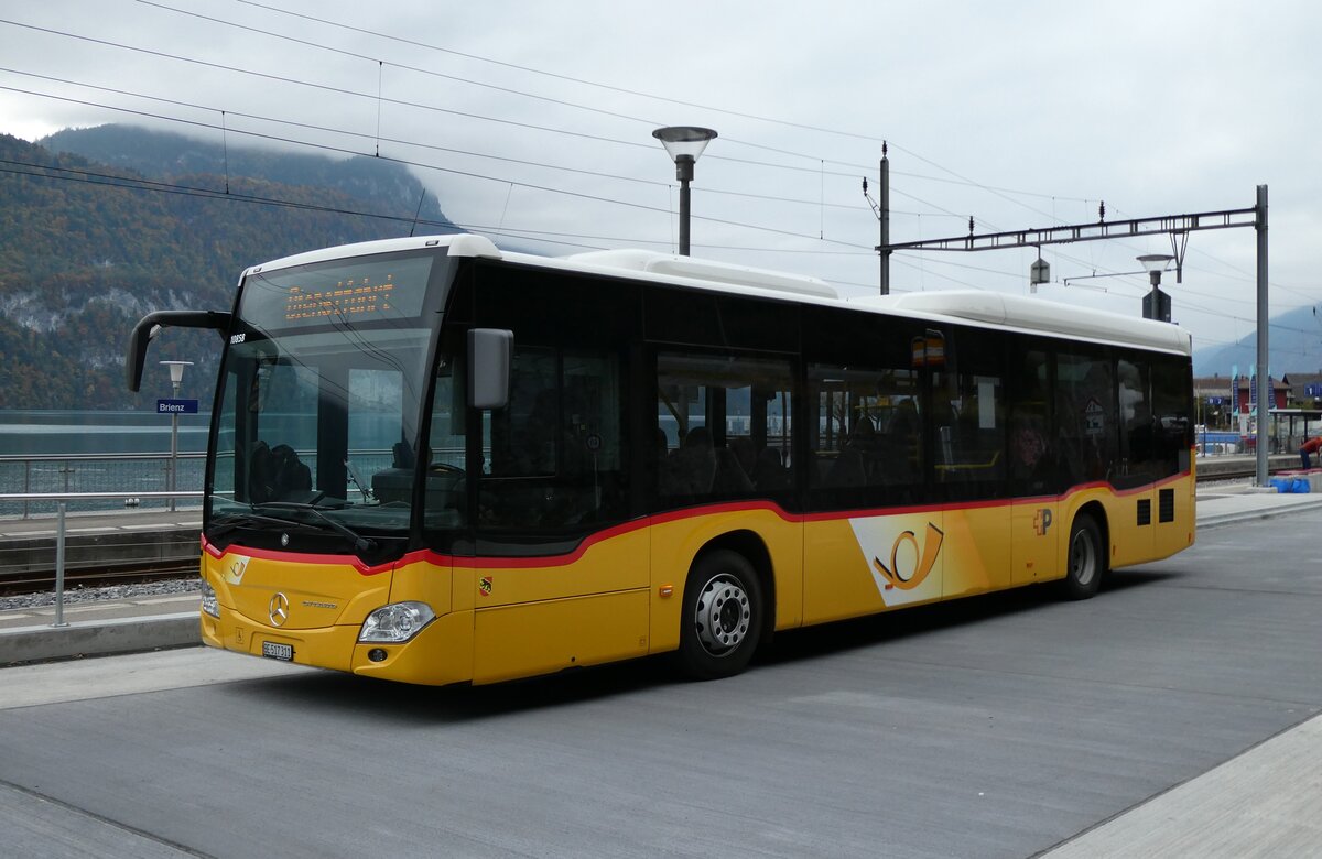 (281'548) - Flck, Brienz - Nr. 4/BE 517'311/PID 10'858 - Mercedes am 16. Oktober 2025 beim Bahnhof Brienz