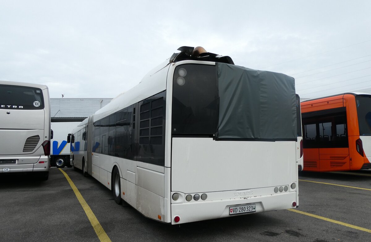 (282'003) - Overney, Vevey - VD 280'323 - Solaris (ex AAGR Rothenburg Nr. 10) am 1. November 2025 in Kerzers, Interbus