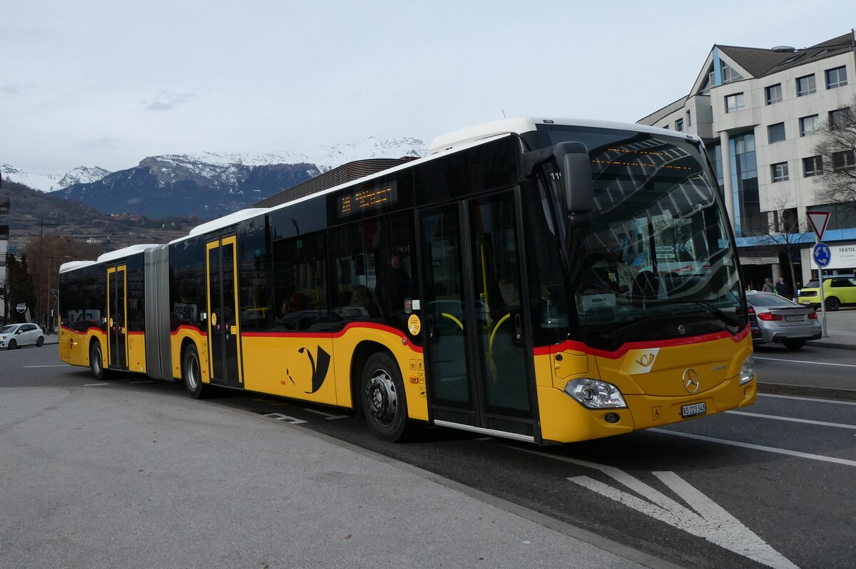 (283'485) - Buchard, Leytron - VS 223'348/PID 11'584 - Mercedes am 23. Dezember 2025 beim Bahnhof Sion