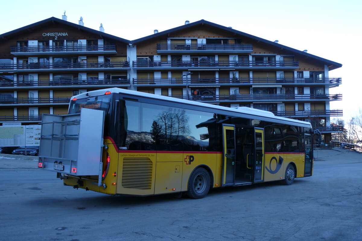 (283'571) - Lathion, Sion - Nr. 383'833/PID 11'999 - Iveco am 30. Dezember 2025 in Haute-Nendaz, T�l�cabine