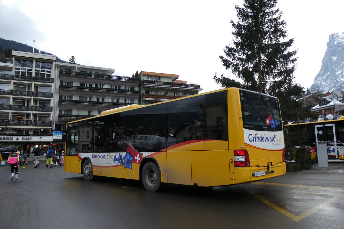 (283'651) - GrindelwaldBus, Grindelwald - Nr. 19/BE 363'305 - MAN/G�ppel am 2. Januar 2026 beim Bahnhof Grindelwald