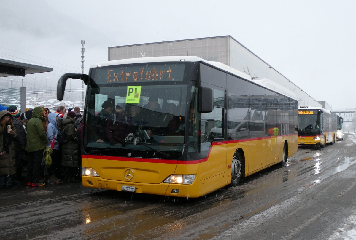 (283'837) - Engeloch, Riggisberg - Nr. 6/BE 737'965/PID 4846 - Mercedes am 10. Januar 2026 beim Bahnhof Frutigen