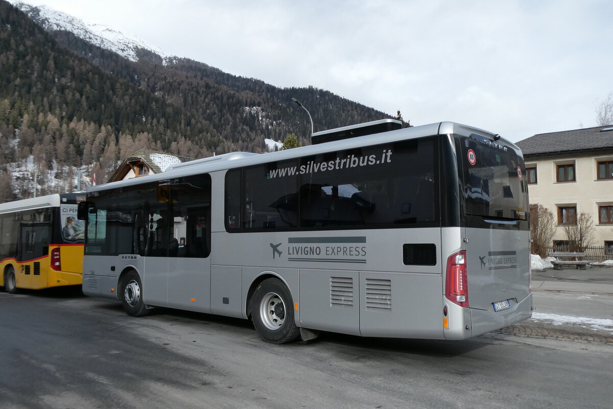 (284'792) - Aus Italien: Silvestri, Livigno - GY-932 AN - Setra am 10. Februar 2026 in Zernez, Post