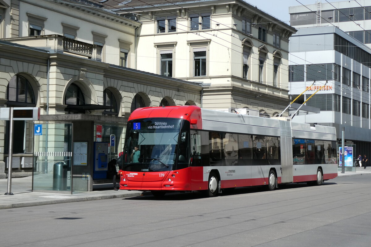 (286'000) - SW Winterthur - Nr. 139 - Hess/Hess Gelenktrolleybus am 6. April 2026 beim Hauptbahnhof Winterthur