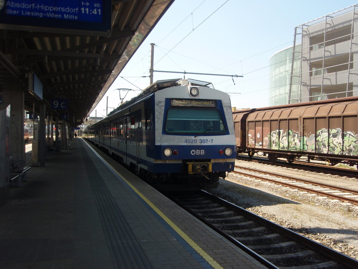 4020 307 als S 4 nach Absdorf-Hippersdorf in Wiener Neustadt Hbf. 10.05.2024