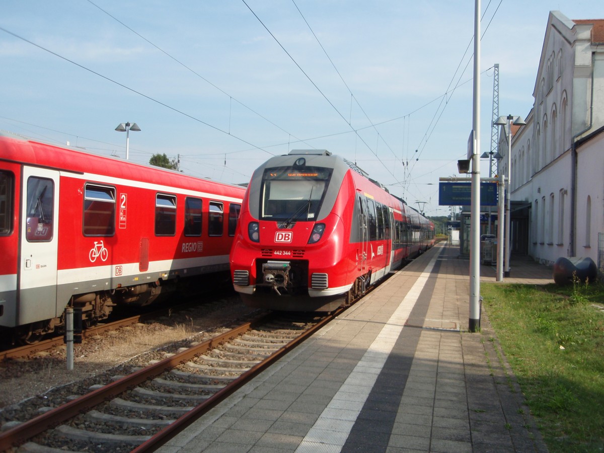 442 344 als S 2 nach Warnemünde in Güstrow. 31.08.2015