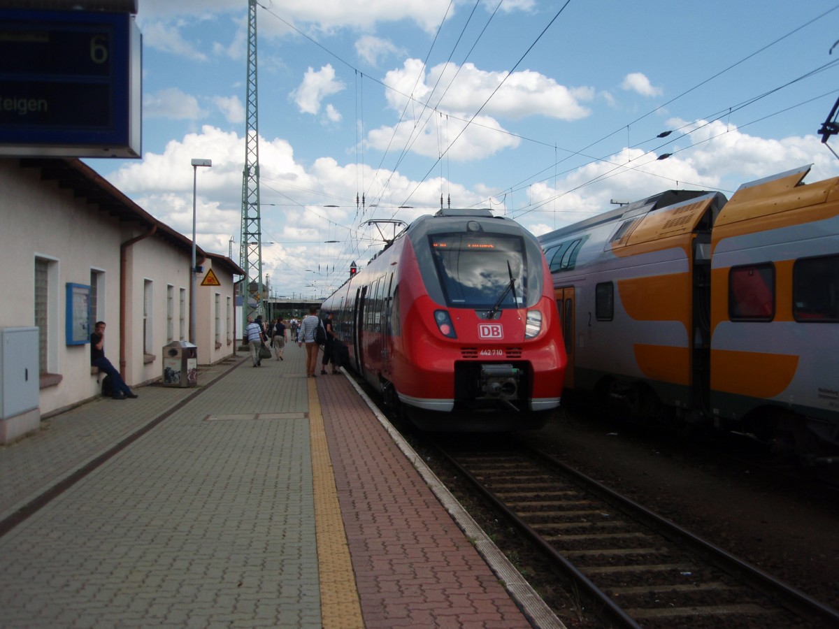 442 710 als RE 10 aus Leipzig Hbf in Cottbus. 12.08.2014