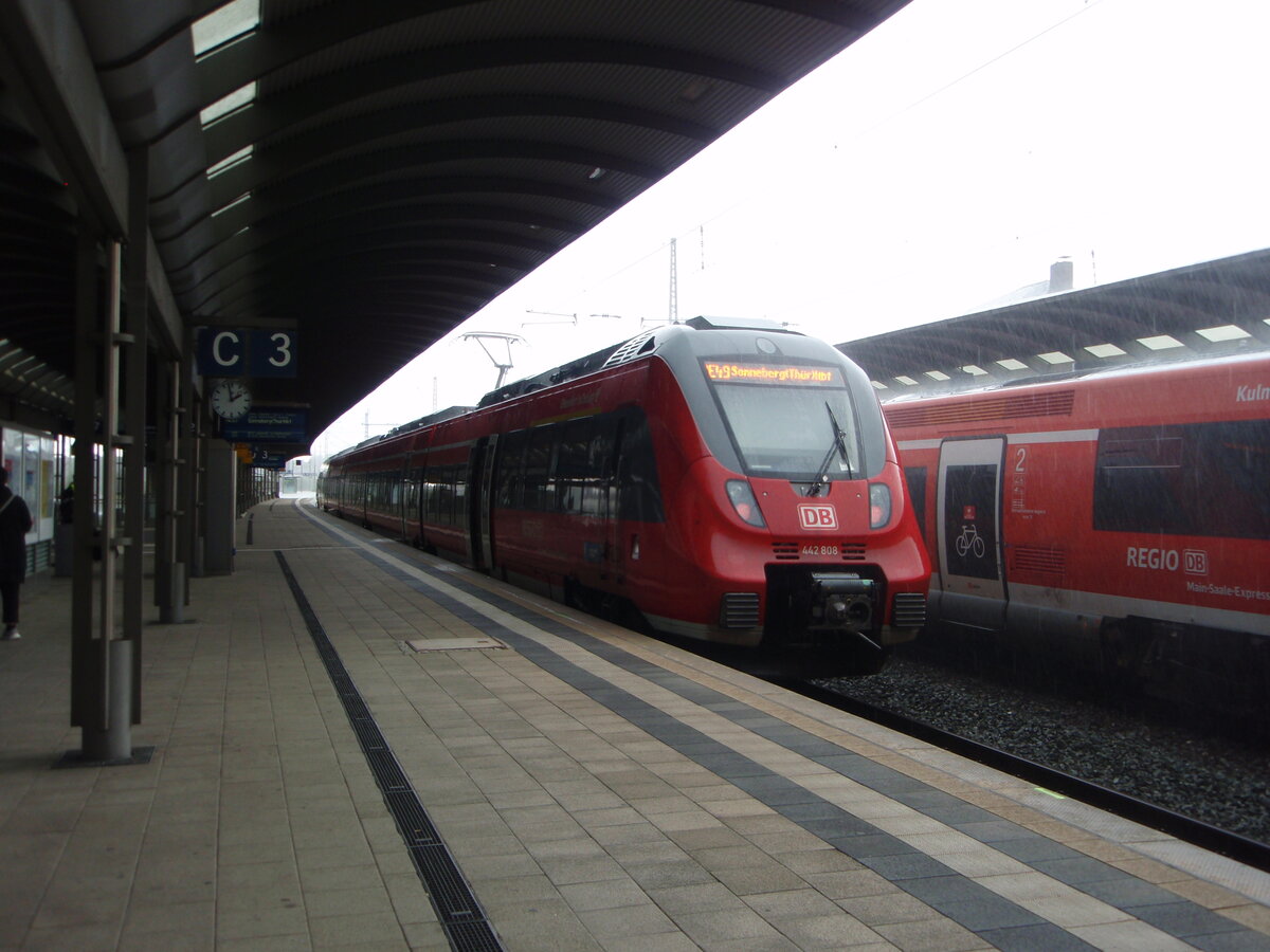 442 808 als RE 49 aus Sonneberg (Thr) Hbf in Lichtenfels. 28.08.2021