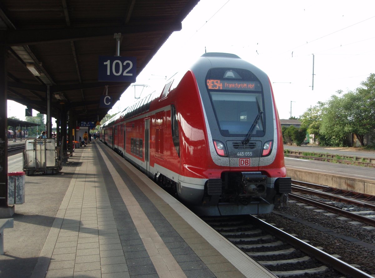445 055 als RE Wrzburg Hbf - Frankfurt (Main) Hbf in Hanau Hbf. 12.05.2018
