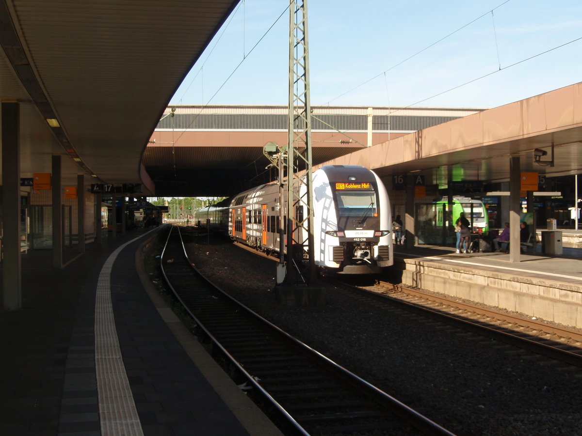 462 016 der National Express als RE 5 Wesel - Koblenz Hbf in Dsseldorf Hbf. 09.06.2019