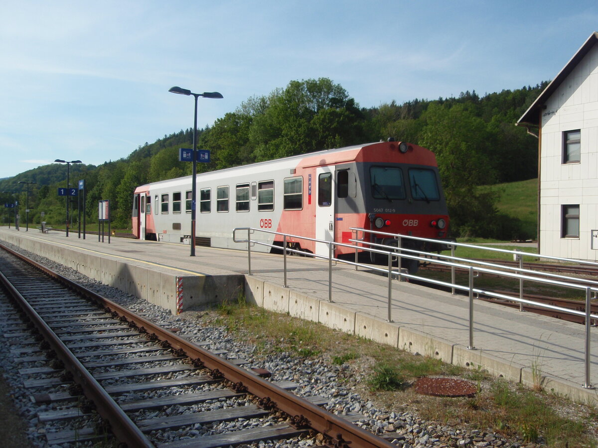 5047 012 als R nach St. Plten Hbf in Hainfeld. 05.05.2024