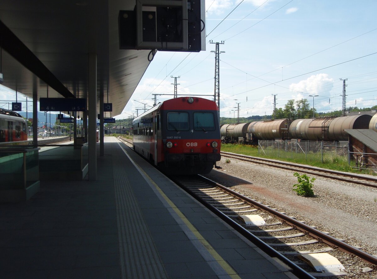 5047 097 als R nach Vcklabruck in Attnang-Puchheim. 06.05.2024