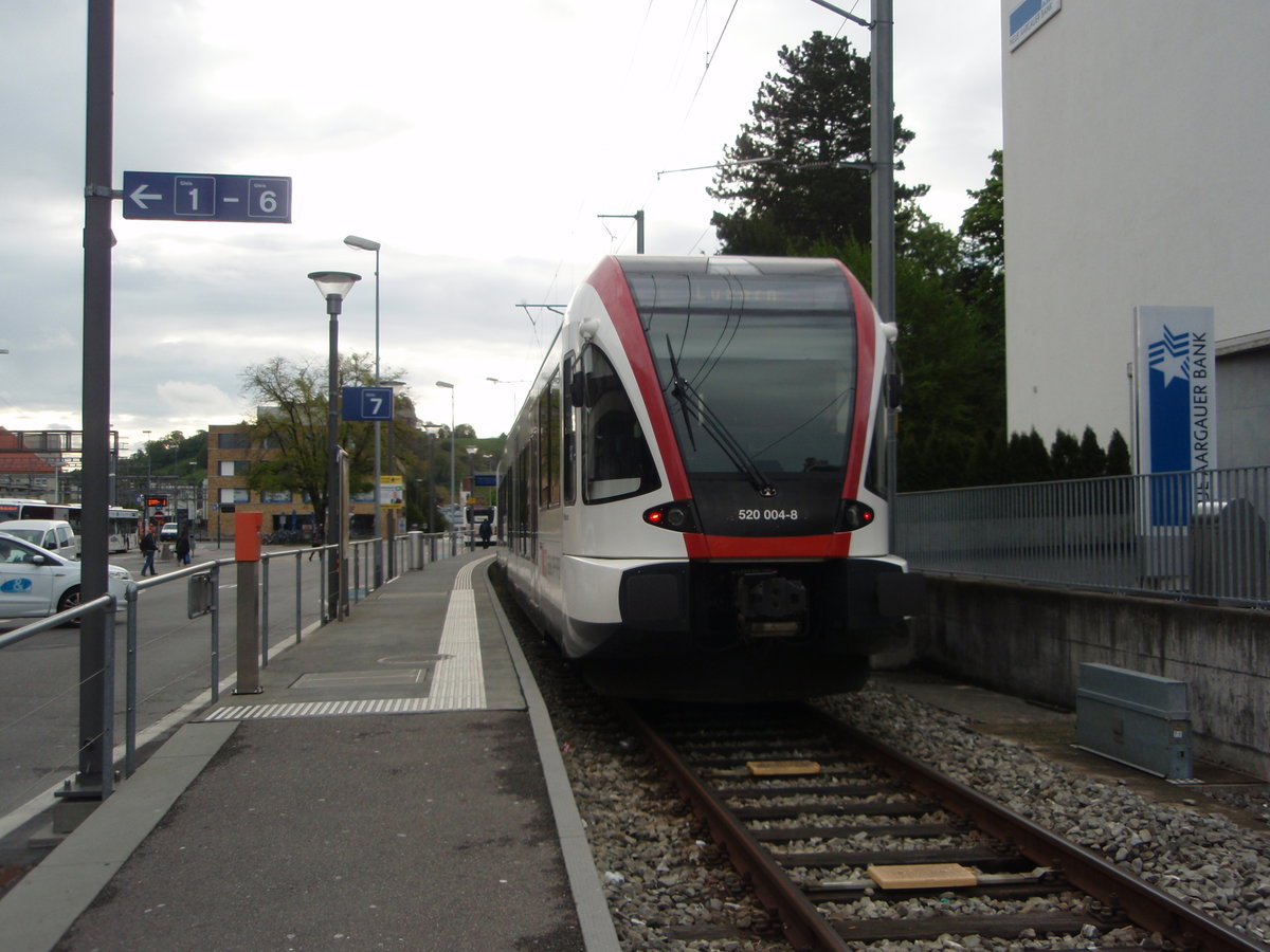 520 004 als S 9 nach Luzern in Lenzburg. 09.05.2019