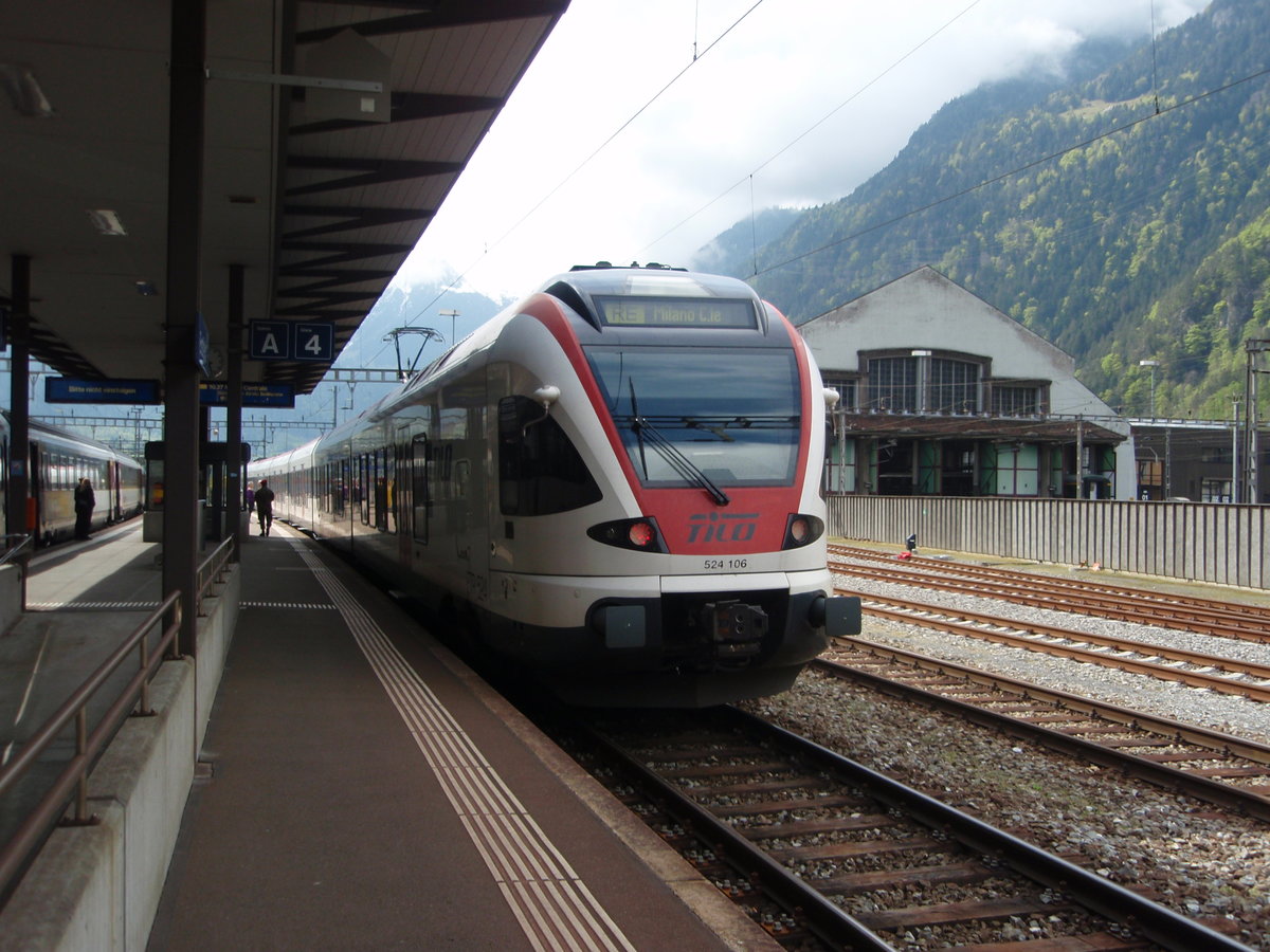 524 106 der TILO als RE nach Milano Central in Erstfeld. 04.05.2019