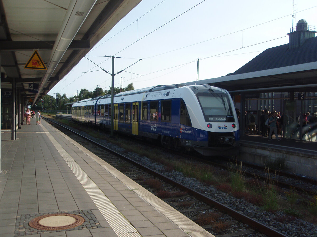 554 001 der Eisenbahnen und Verkehrsbetriebe Elbe-Weser als RB 33 aus Buxtehude in Bremerhaven Hbf. 17.08.2024