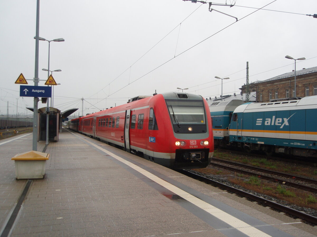 612 593 als RE 30 nach Nürnberg Hbf in Hof Hbf. 24.09.2021