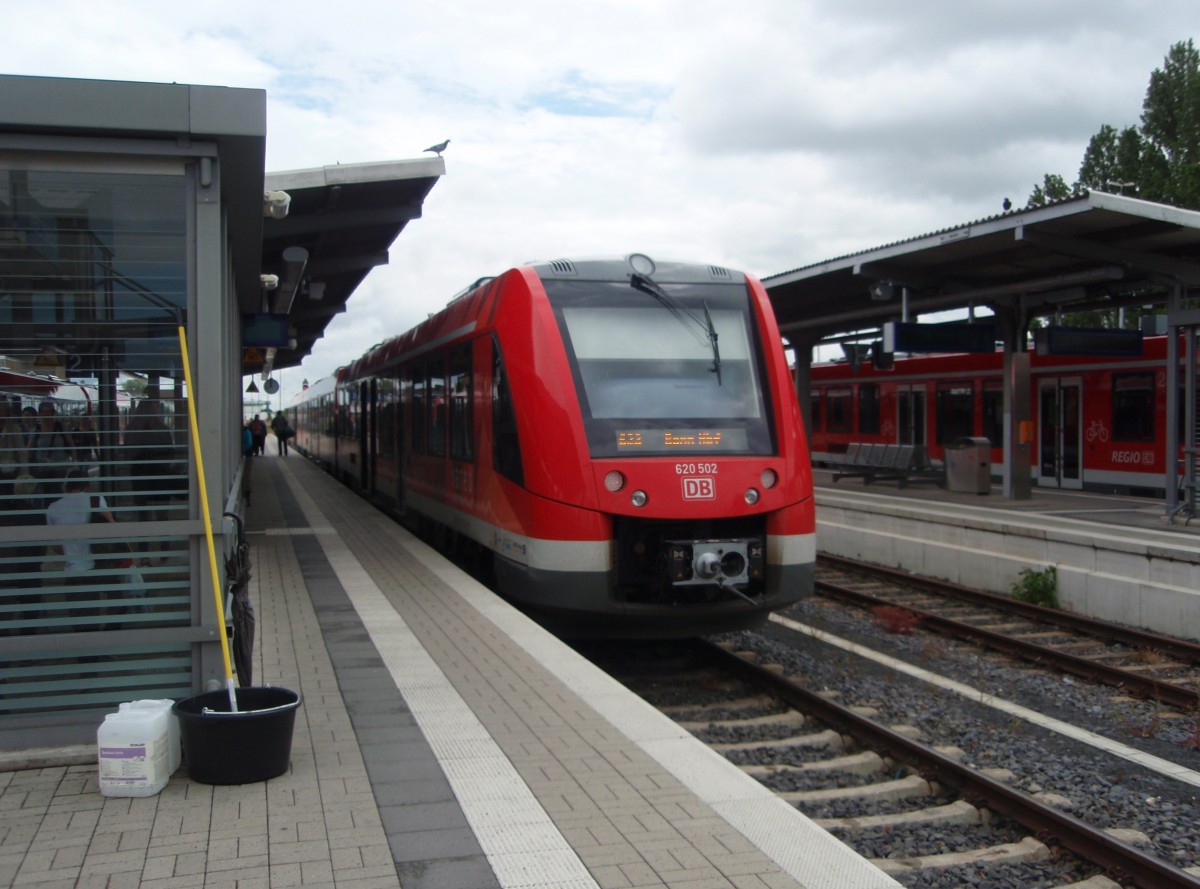 620 502 als S 23 Bad Mnstereifel - Bonn Hbf in Euskirchen. 13.06.2015