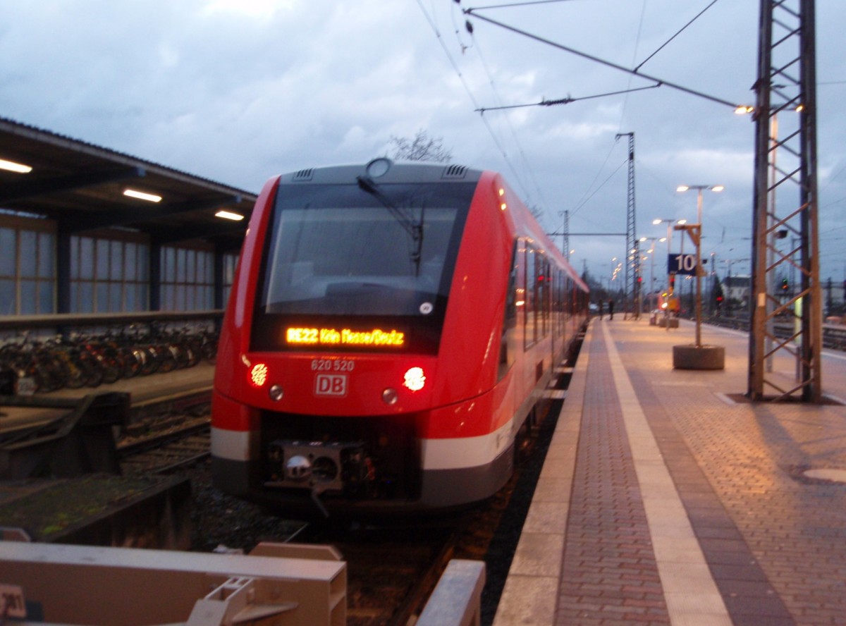 620 520 als RE 22 nach Kln Messe/Deutz in Trier Hbf. 20.12.2014