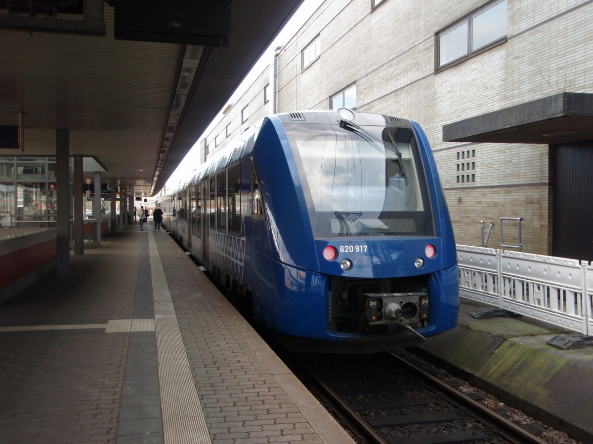 620 917 der vlexx als RE 3 aus Frankfurt (Main) Hbf in Saarbrcken Hbf. 28.02.2015